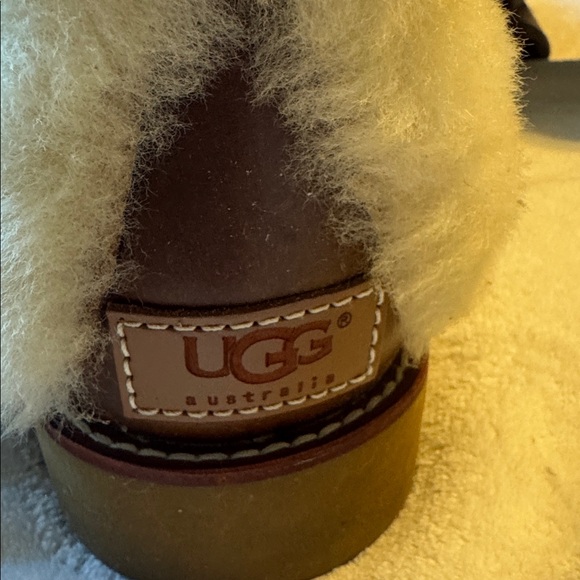 Ugg Shearling Lined Brown Leather Boots - Picture 6 of 6